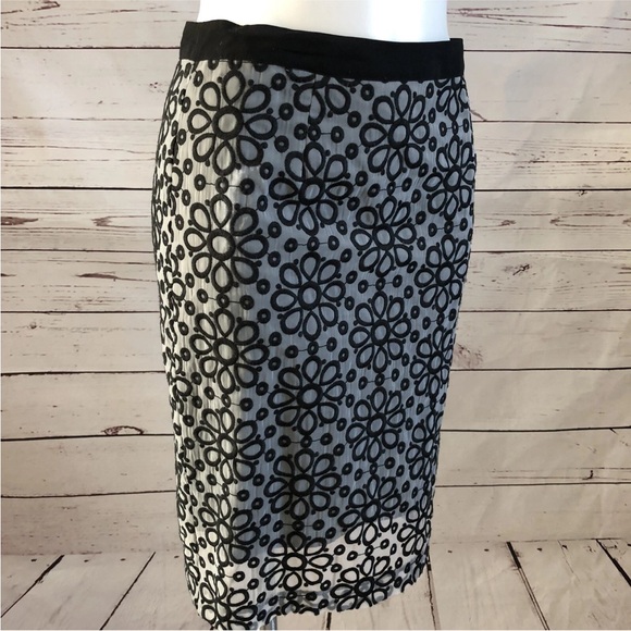 Halogen Sheer Overlay Pencil Skirt Gray White Lace SIZE 4 Embroidered Flowers - Picture 3 of 9
